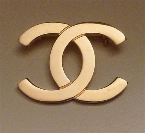 chanel brooches near me.